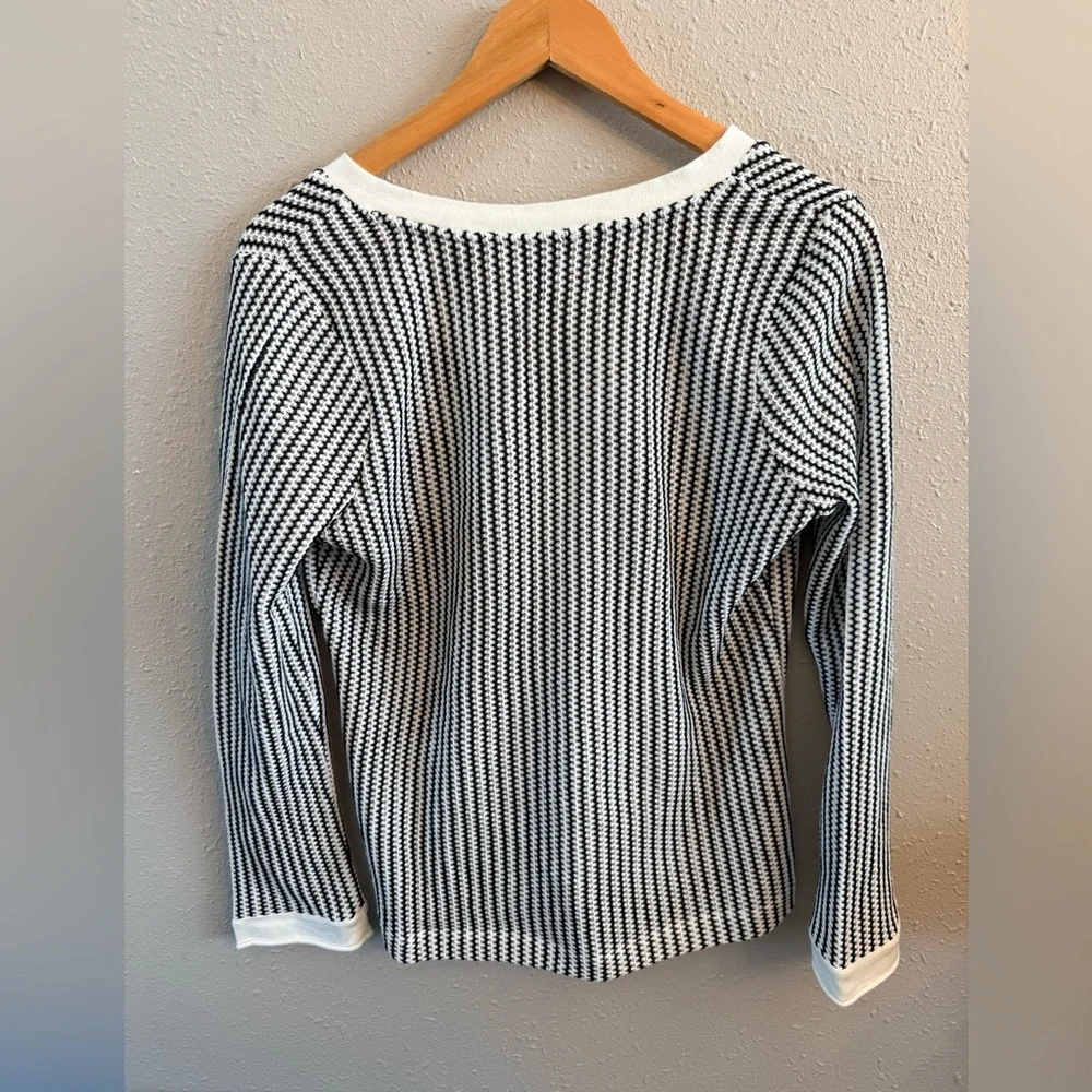 Nic+Zoe Zig Zag Split V Neck Knit Top Medium Black and White - Picture 5 of 9